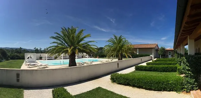 Aparthotel Relais Le Fornacelle 4*